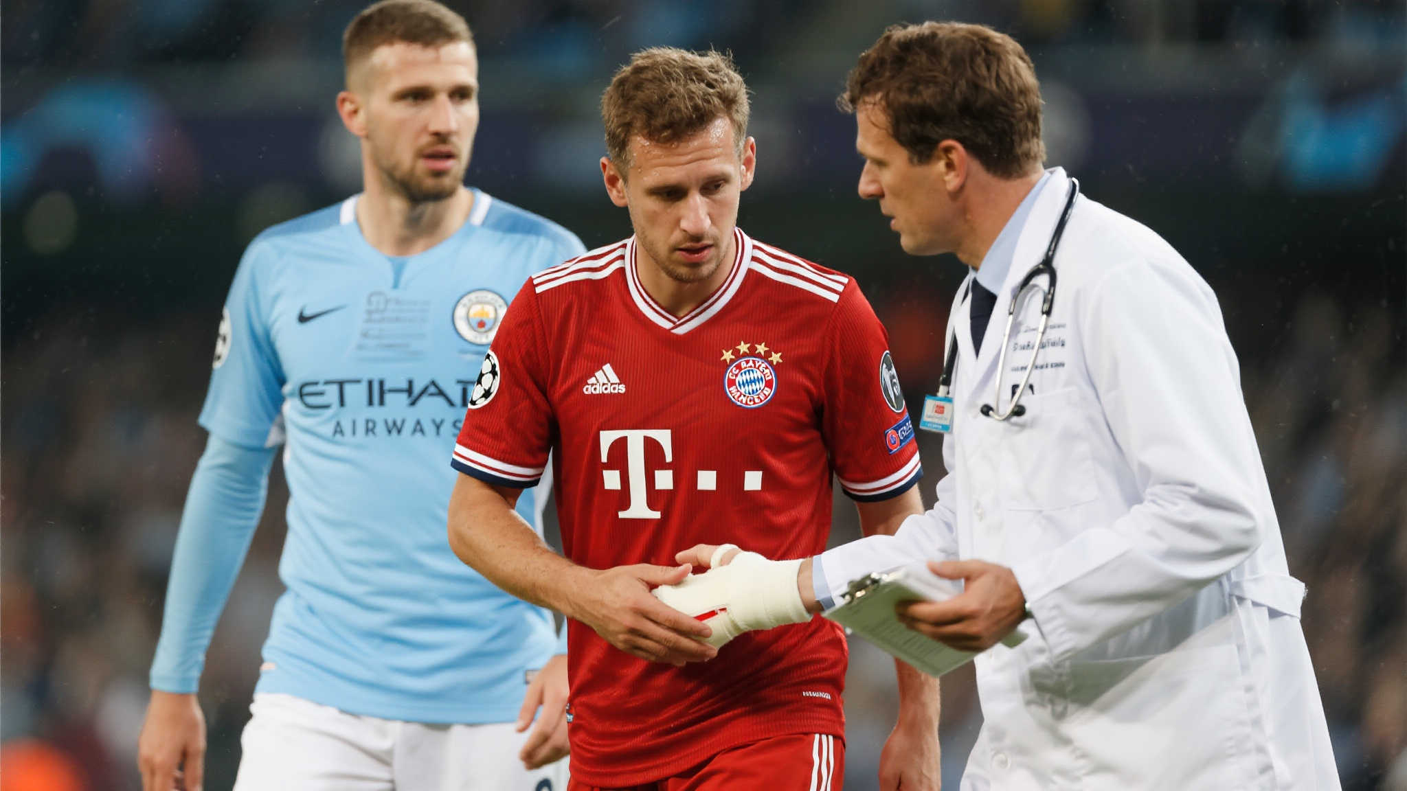 体检进展!德媒:维尔茨完成首阶段检查,明日继续 举例来说,当年前拜仁谈判曼城时由医生判断[伤情涉及